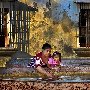 Guatemala - antigua Wash area-mother and girl