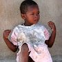 Tanzania - Tarangire - girl playing with flashlight parts